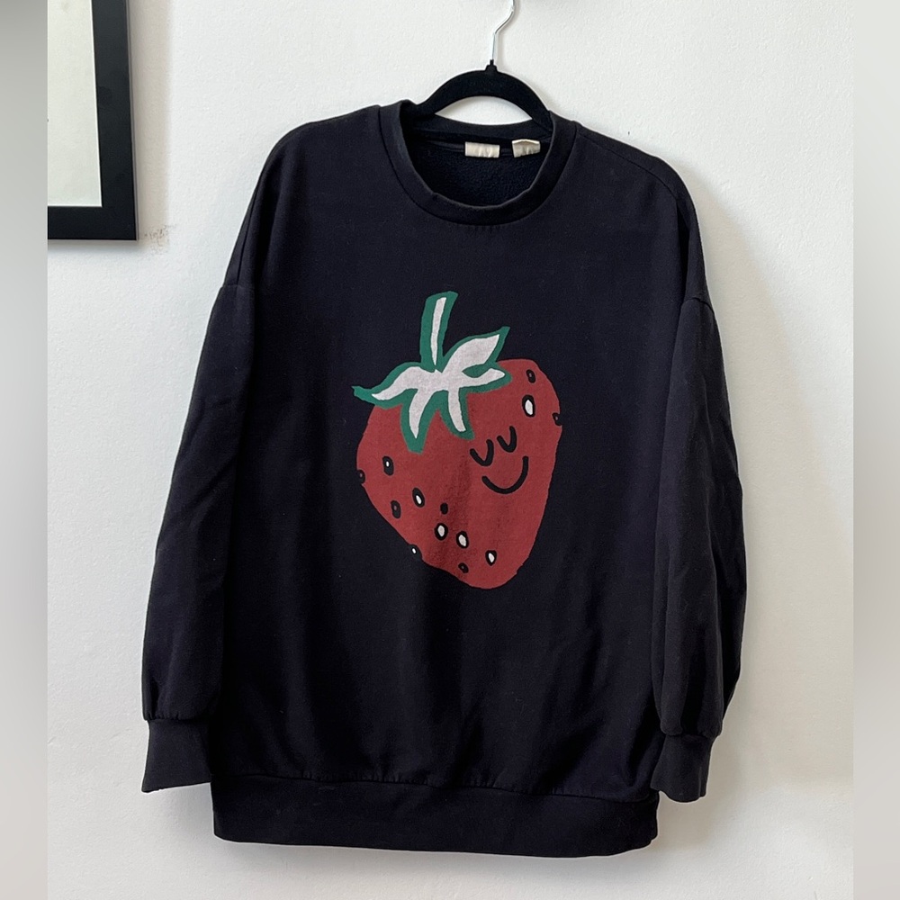 Levi’s Happy Strawberry sweatshirt